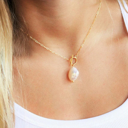 Pearl Pendant Chain Necklace